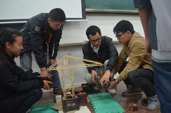 图为学生加载环节