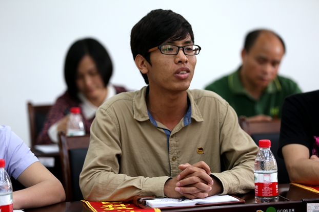 校十佳团支部书记代表、纺工121团支部书记黄晖同学发言.JPG