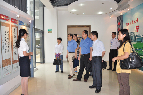 参观浦京集团校史展馆.jpg