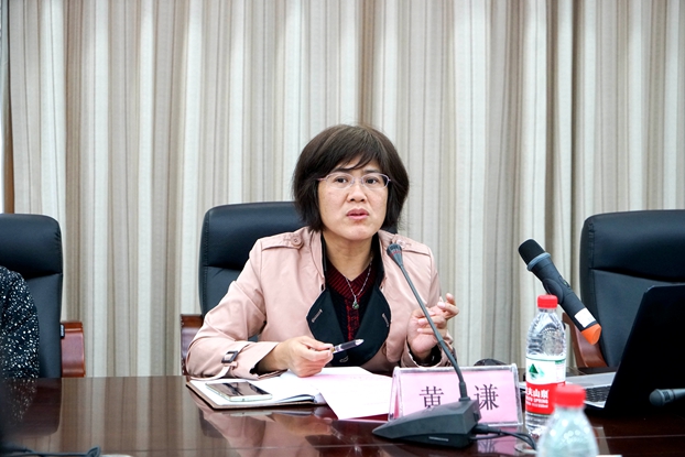 柳北区常委、区人民政府副区长黄谦介绍柳北区情况.jpg