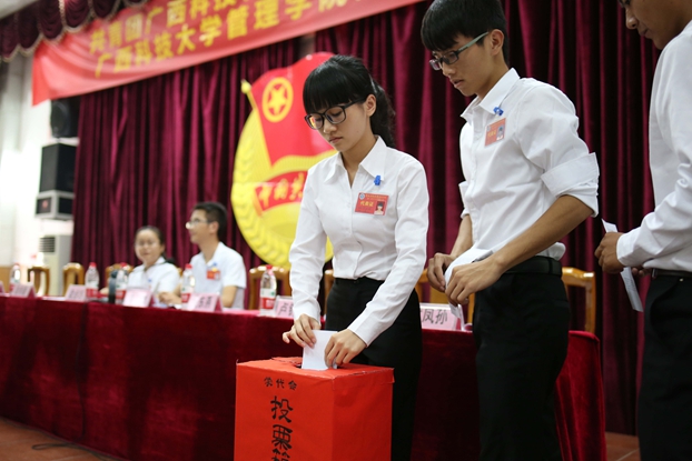图5 学代表投票.jpg