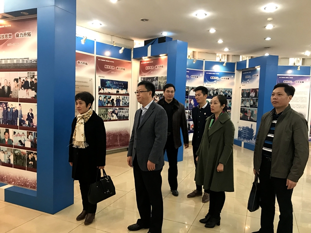 参观天津科技大学校史馆_副本.jpg