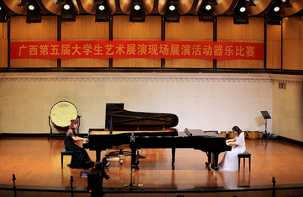 3艺术学院音乐舞蹈系钢琴专业学生比赛现场.JPG