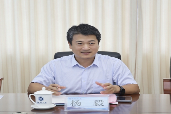鹿寨县县长杨毅讲话.jpg