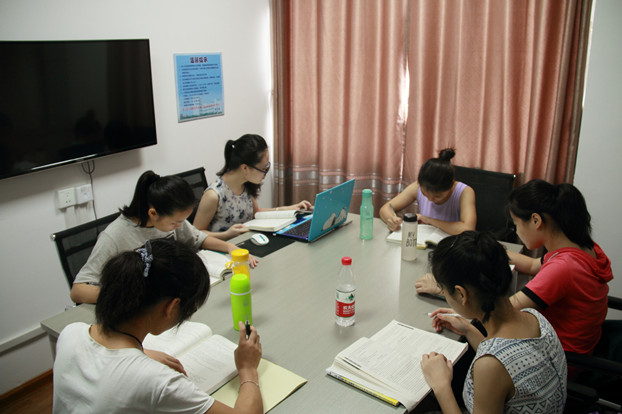 (压)讨论室讨论间同学学习场景.JPG