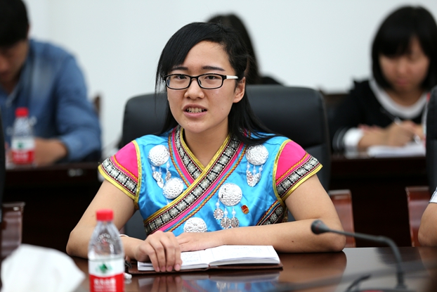 校学生会副主席、少数民族(壮族)代表余萍萍同学发言.JPG