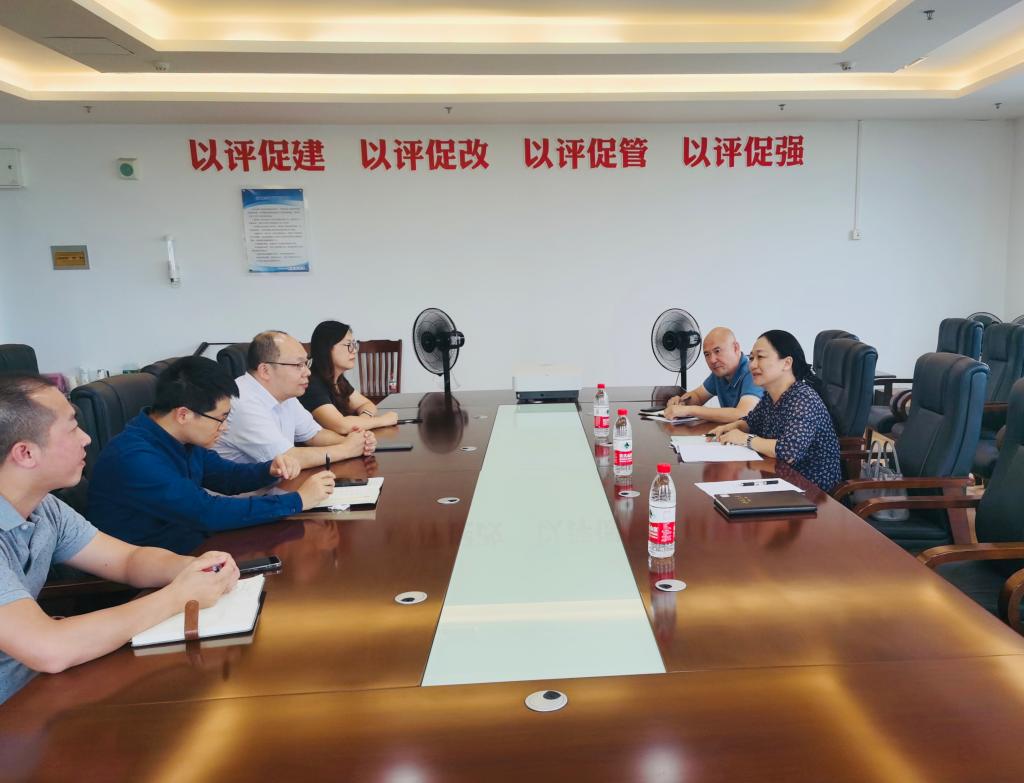 学校工会领导班子在自动化学院调研.JPG