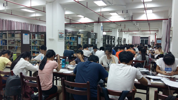 (压)阅览室同学学习场景.jpg