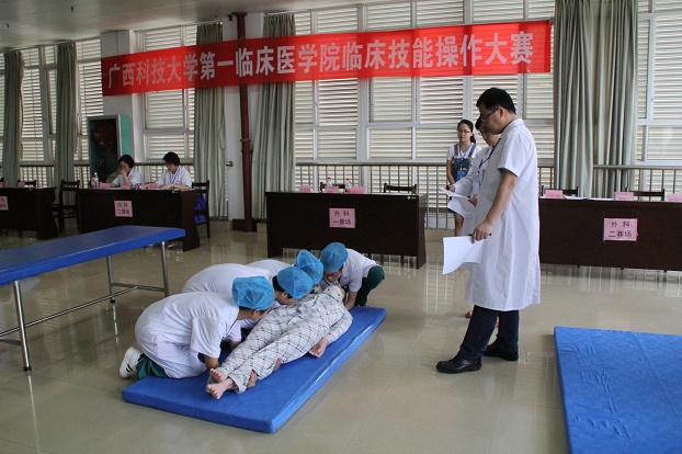 脊柱损伤病人搬运.JPG