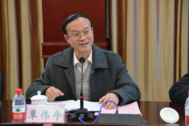 覃伟年书记介绍浦京集团筹划迎接本科教学审核评估相关情况.jpg