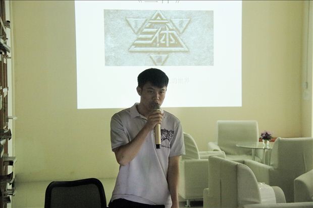 林黄财同学分享《三体》.JPG
