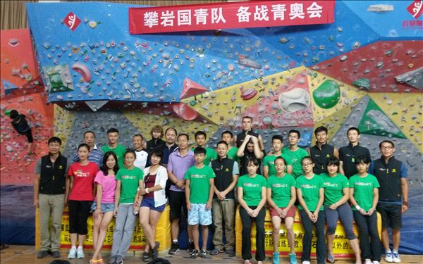 左起第13位为黄启瑶同学.jpg