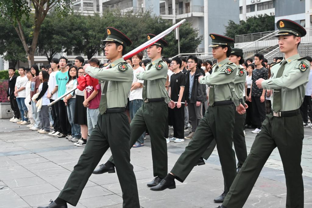 升旗仪式.JPG