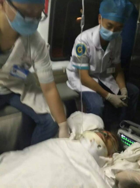 接诊柳城爆炸案伤员返回柳州途中