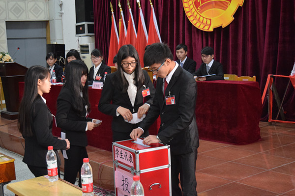 学生代表投票.jpg