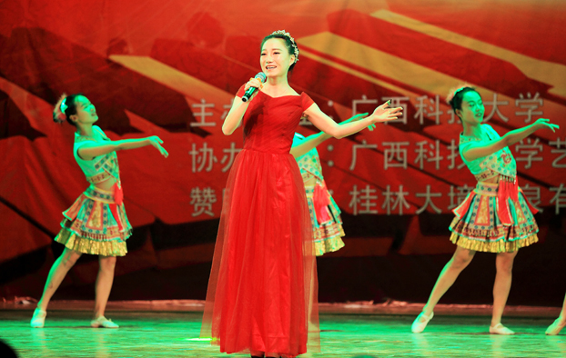 女声独唱《美丽神奇的地方》