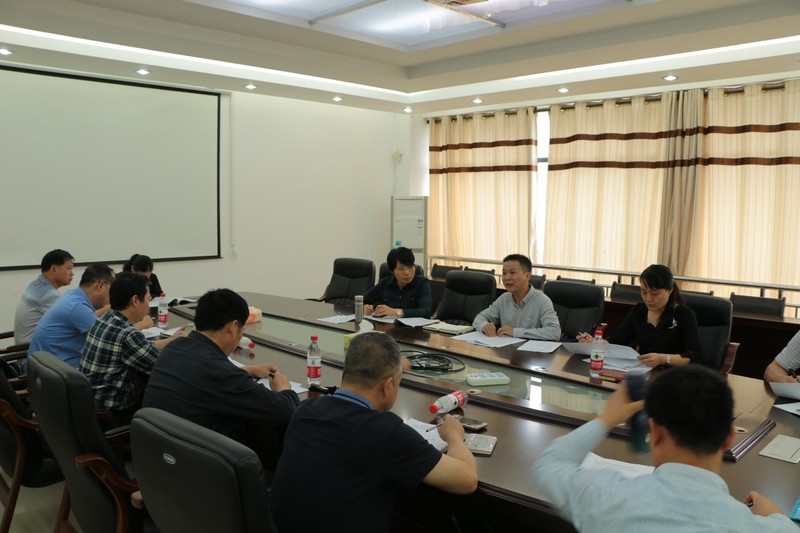 图5第二分会场小组研讨 图5第二分会场小组研讨