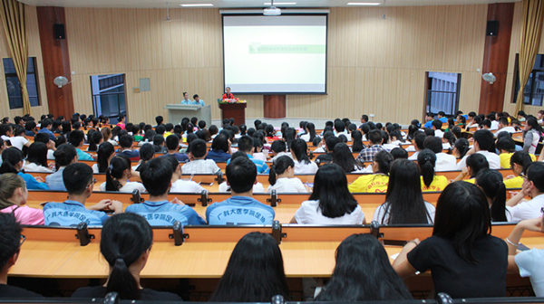 医学院第九届大学生社团活动月开幕式.jpg
