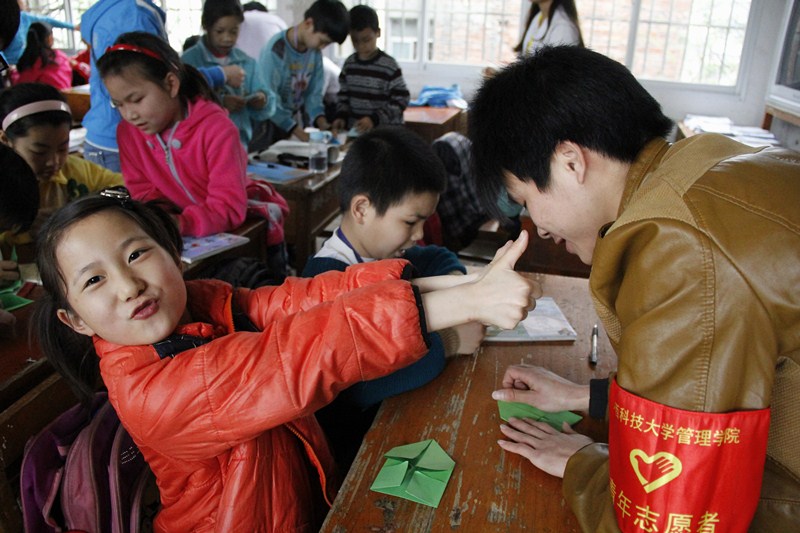 管理学院方圆小学志愿者活动_副本.jpg