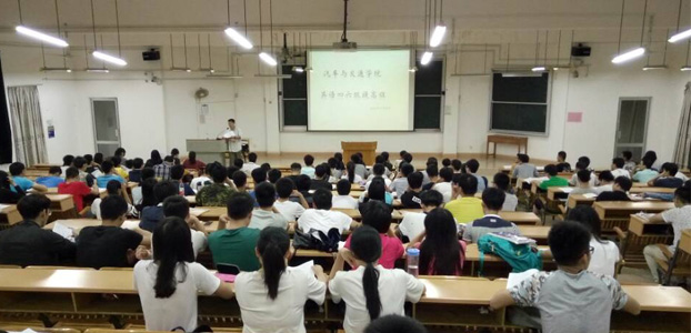 黄书记1.jpg