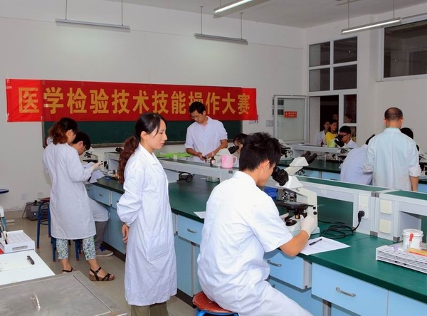 医学检验技术专业技能比赛现场.jpg