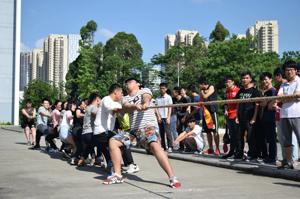 力量比赛——“拔河”.JPG