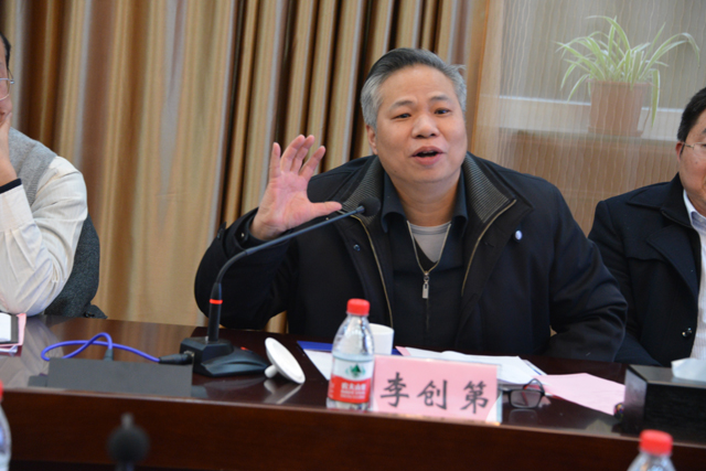 李创第副校长和与会人员进行深入交流.jpg