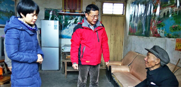 慰问组慰问五保户