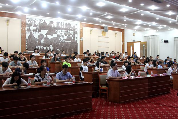 观众认真聆听_副本.jpg