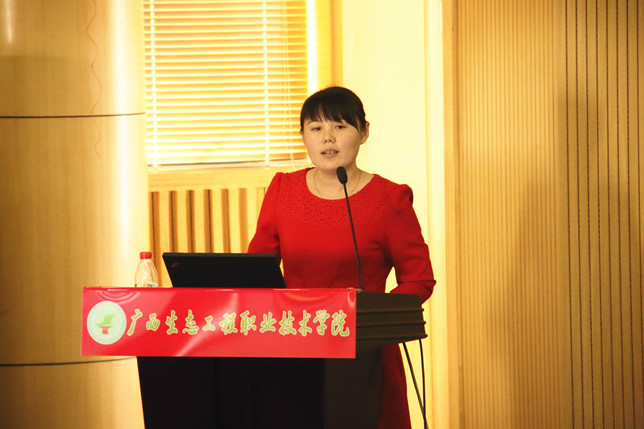 3522vip浦京集团官网图书馆薛静静老师在作分享.jpg