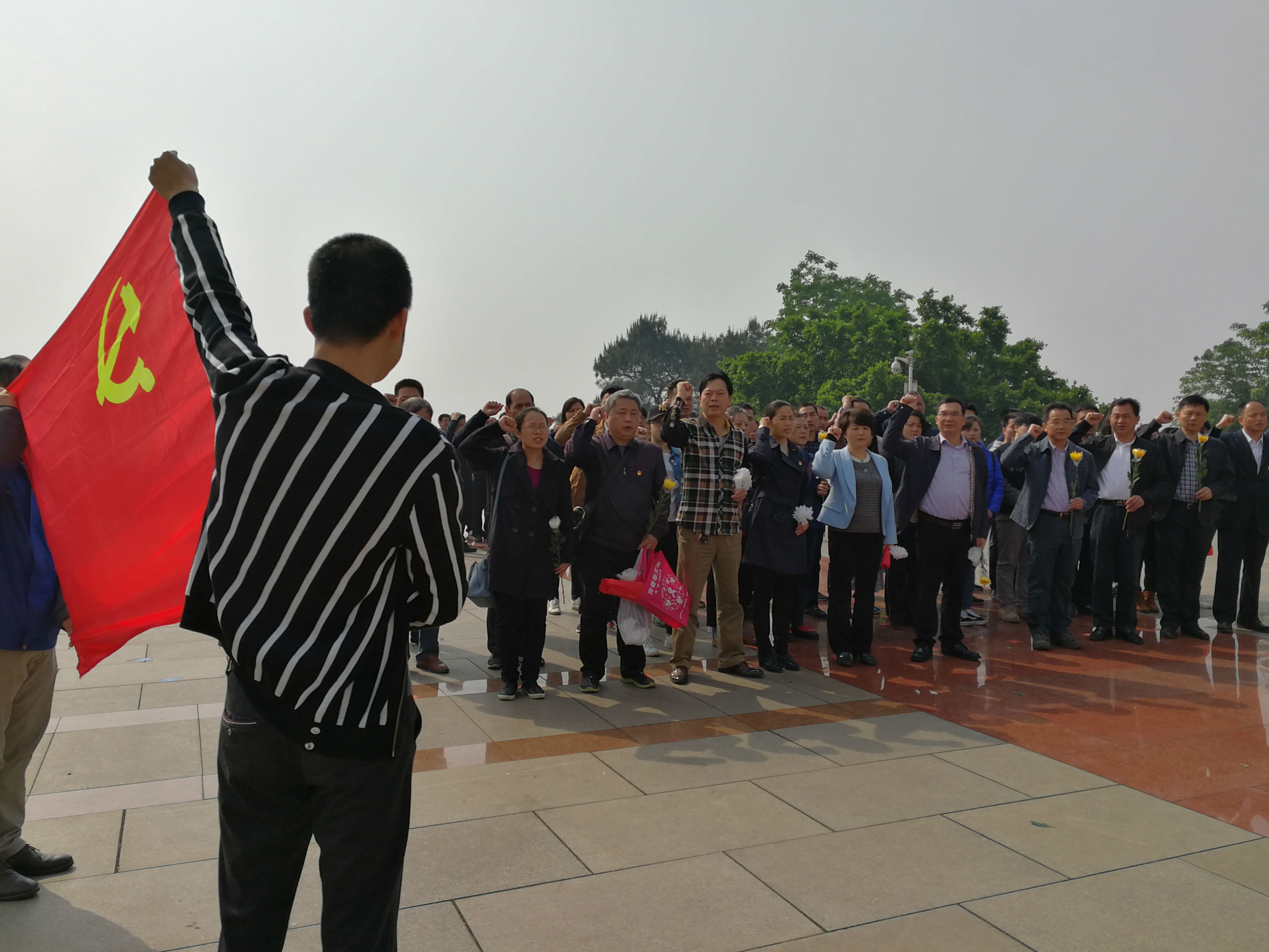IMG_20180408_094852.jpg 慎终追远,缅怀先辈——机关第一党总支第三党支部开展主题党日活动