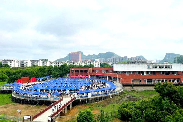 双选会现场.jpg