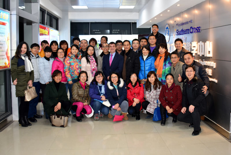 图为校第一期出国研修教师英语培训学员合影留念.jpg