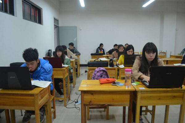 图为比赛现场