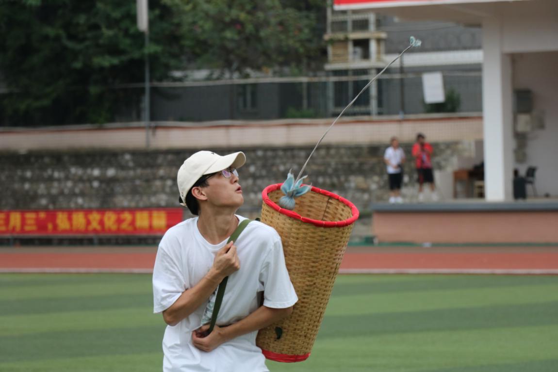 背篓接绣球