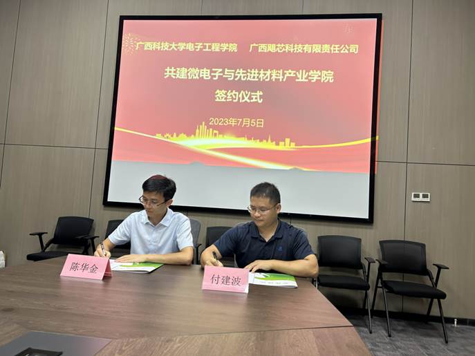 几个人在桌子边 中度可信度描述已自动生成