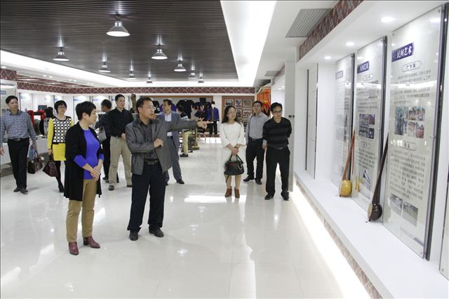 参观民族师范学院壮族民族文化展示馆.JPG