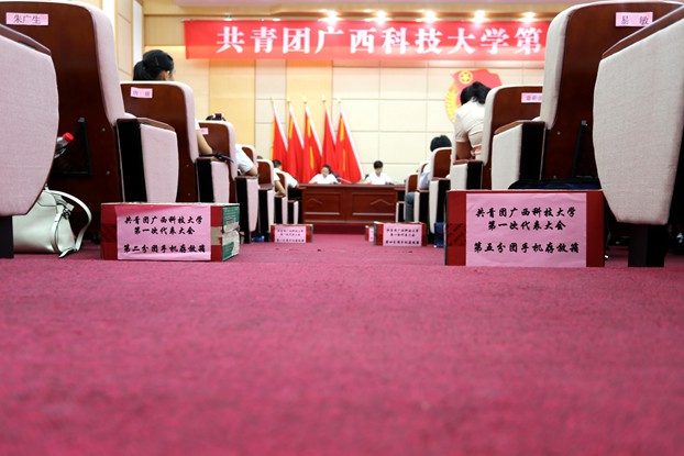 2各分团手机存放箱.jpg
