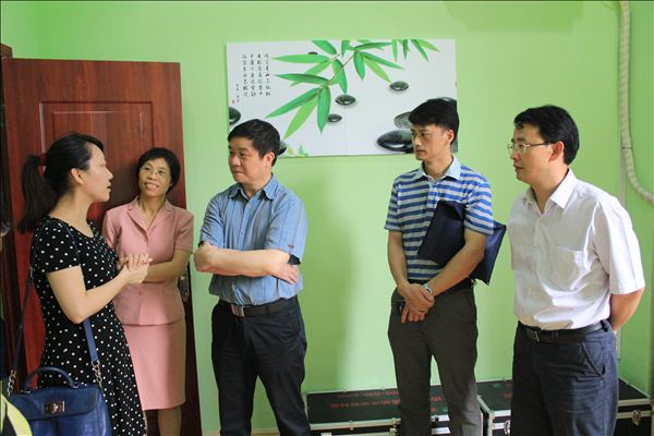 专家领导参观指导浦京集团大学生心理健康教育中心.JPG