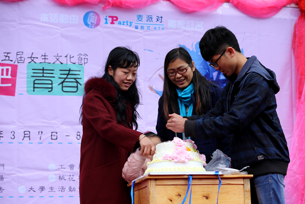 切蛋糕送祝福.jpg