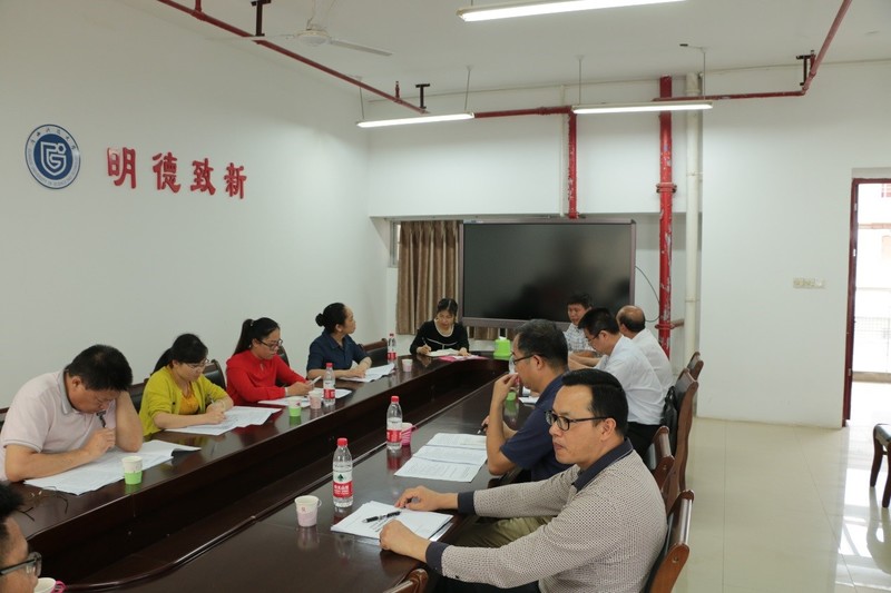 图6第三分会场小组研讨 图6第三分会场小组研讨