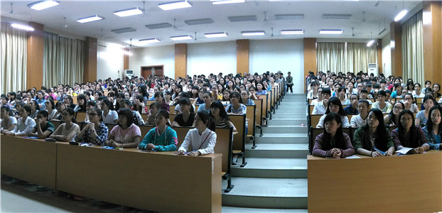 2015新生入馆教育讲座.jpg