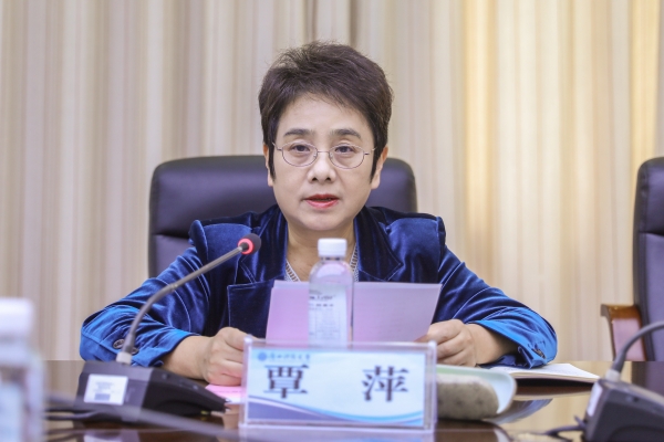 学校党委副书记、校社科联上一任主席覃萍讲话_副本.jpg
