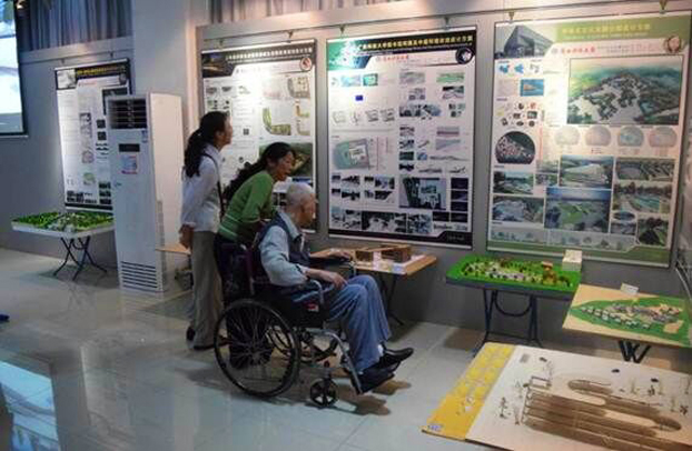 毕业展现场 (2).jpg