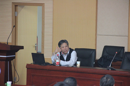 邓泽民教授做讲座.jpg